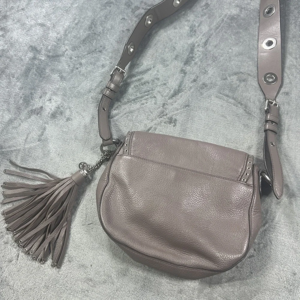 Michael Kors Saddle Bag Pebbled Leather Purse Retro Fringe Luxe Fashion Boho Y2K
